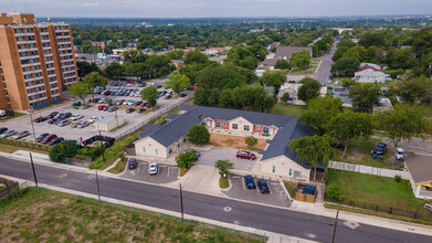 Nopal Street Villas in San Antonio, TX - Building Photo - Building Photo