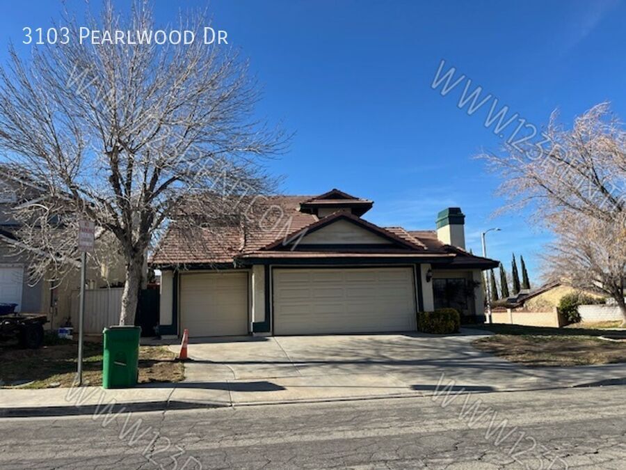 3103 Pearlwood Dr in Lancaster, CA - Building Photo