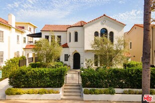 144 S Orange Dr in Los Angeles, CA - Building Photo