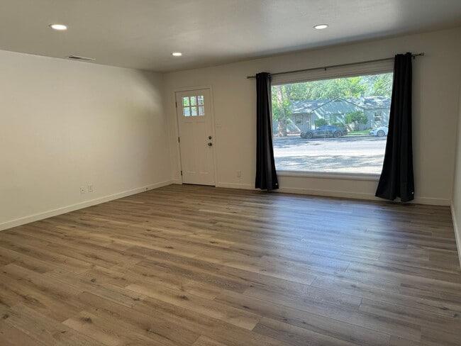 1048 Warner St in Chico, CA - Building Photo - Building Photo