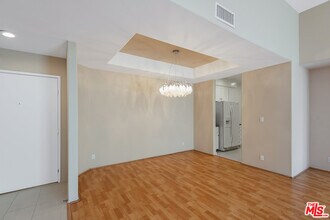 910 S Bedford St-Unit -301 in Los Angeles, CA - Building Photo - Building Photo