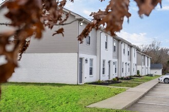 Highland Park Luxury Townhomes in Clarksville, TN - Foto de edificio - Building Photo