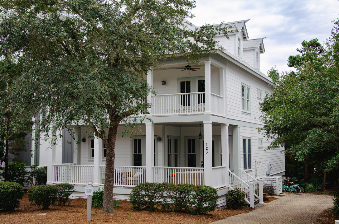 123 Bartons Way W in Santa Rosa Beach, FL - Building Photo