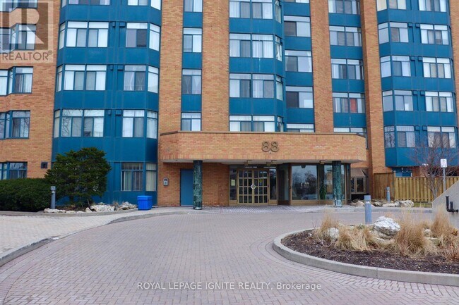 88-488 Alton Towers Cir in Toronto, ON - Building Photo - Building Photo