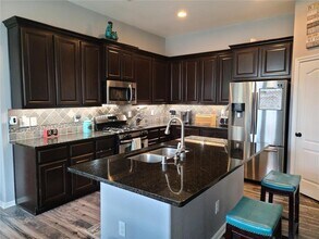 6915 Hunters Trace Ln in Baytown, TX - Building Photo - Building Photo