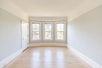 632 N Claremont St, Unit A in San Mateo, CA - Foto de edificio - Building Photo