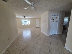 8140 Medford Dr in Port Richey, FL - Building Photo - Building Photo