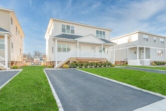 2852 Ocean Ave in Seaford, NY - Building Photo - Building Photo