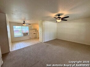 6906 Tallahasse Dr in San Antonio, TX - Building Photo - Building Photo