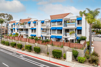 Pines of La Jolla in San Diego, CA - Foto de edificio - Building Photo