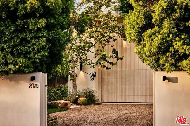 23515 Malibu Colony Rd in Malibu, CA - Building Photo - Building Photo