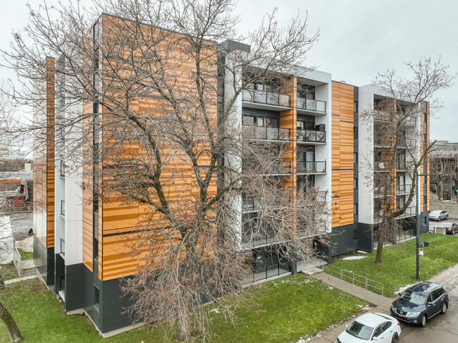 2055 Sanfaçon Av in Québec, QC - Building Photo - Building Photo