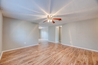 12500 SW 2nd St in Yukon, OK - Foto de edificio - Building Photo