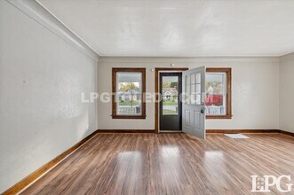 2224 W Sylvania Ave in Toledo, OH - Building Photo - Building Photo