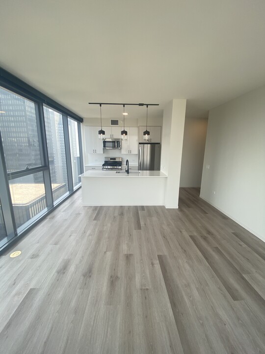 80 E Wacker Pl, Unit 4105 in Chicago, IL - Building Photo