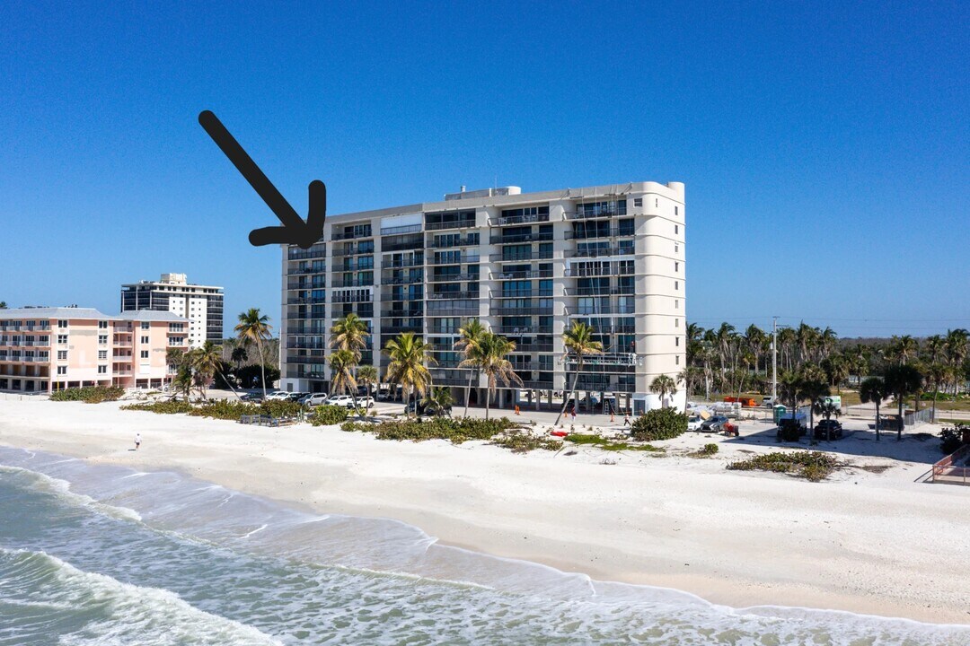 26131 Hickory Blvd, Unit Seahome in Bonita Springs, FL - Foto de edificio