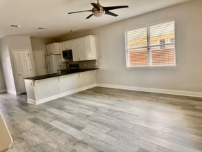 511 S Center St in Arlington, TX - Building Photo - Building Photo