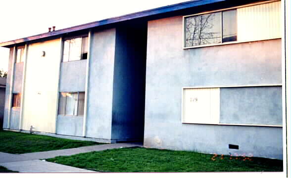 719 E Walnut St in Santa Ana, CA - Building Photo - Building Photo