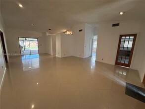 14383 SW 19 Terrace in Miami, FL - Building Photo - Building Photo