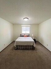 3050 Old Hwy 8 in Roseville, MN - Foto de edificio - Building Photo
