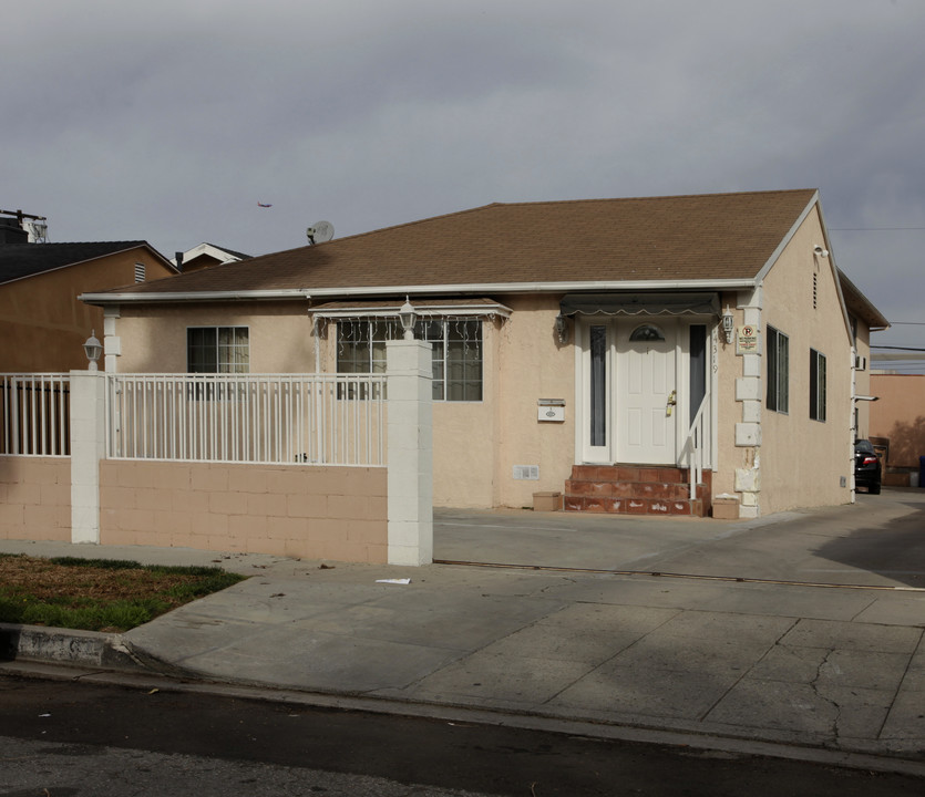 14319 Tiara St in Los Angeles, CA - Building Photo