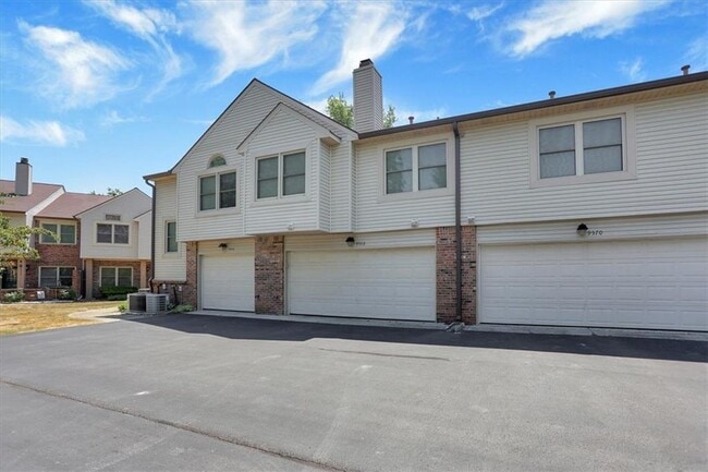 9572 Maple Way, Unit 7 in Indianapolis, IN - Building Photo - Building Photo