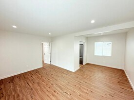 2302-2306 N Frederic St in Burbank, CA - Building Photo