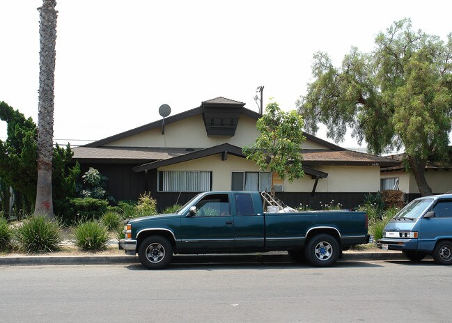 1430 E Locust Ave in Orange, CA - Building Photo - Building Photo