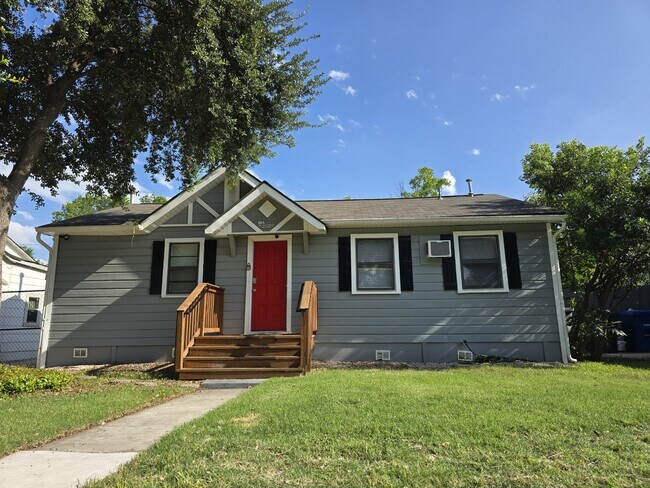 1414 W Hollywood Ave in San Antonio, TX - Building Photo - Building Photo