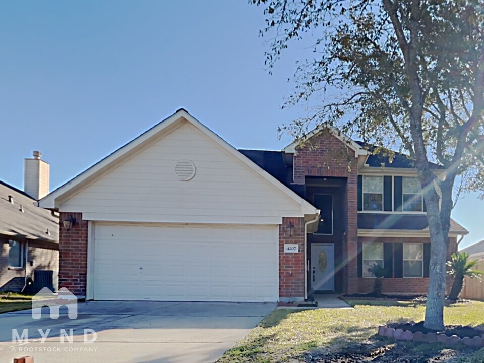 4207 Tawakon Dr in Pearland, TX - Foto de edificio