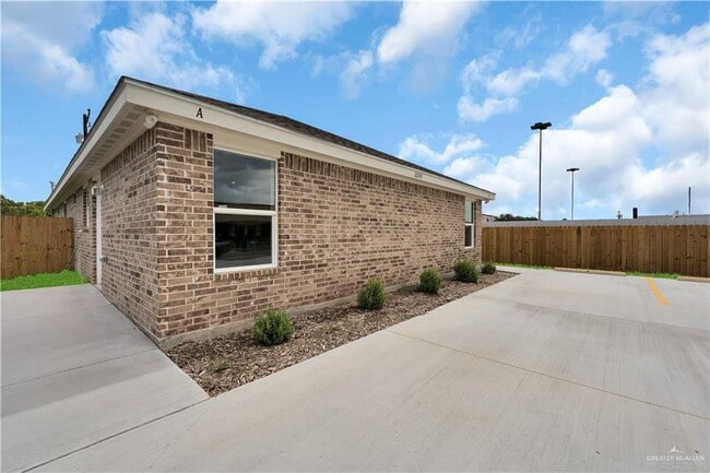 2209 Ithaca Ave in McAllen, TX - Building Photo - Building Photo
