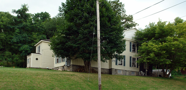 1615 W Genesee St in Syracuse, NY - Foto de edificio - Building Photo