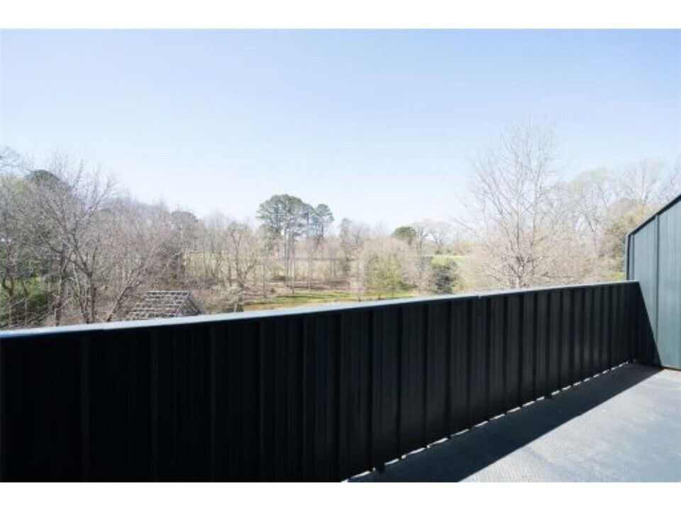 248 W Washington St in Madison, GA - Building Photo
