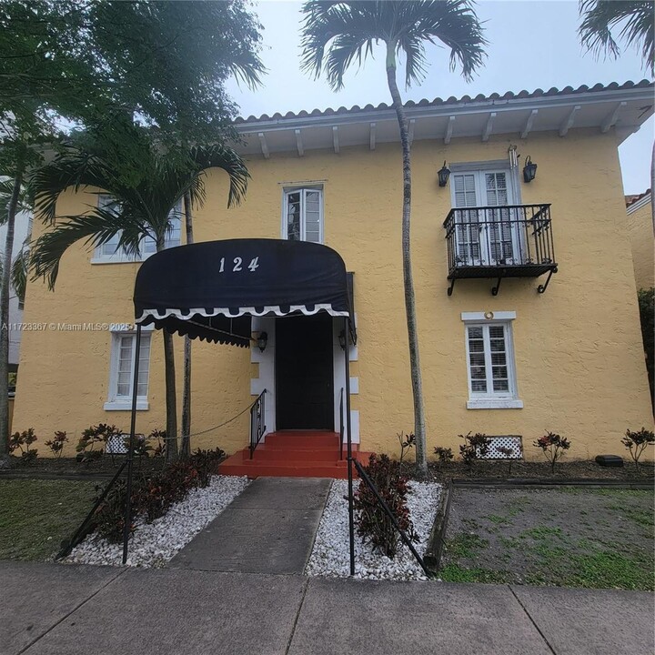 124 Mendoza Ave in Coral Gables, FL - Building Photo