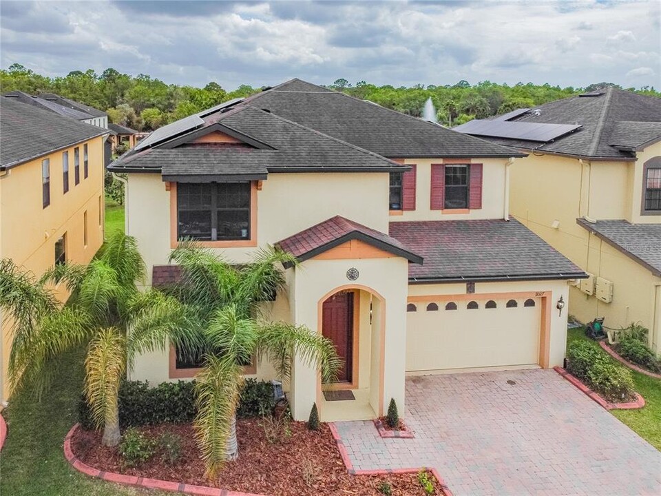 11027 Tahiti Isle Ln in Tampa, FL - Building Photo