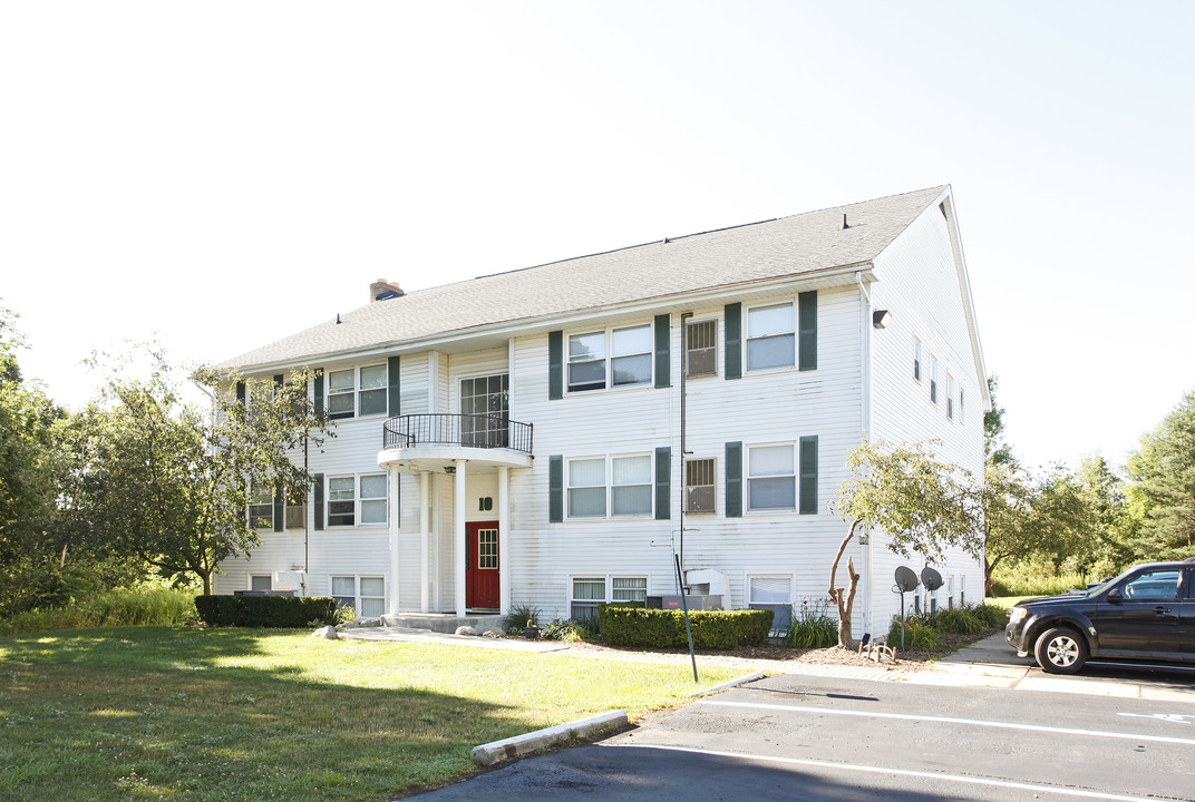 Grande Pointe in Grand Blanc, MI - Building Photo