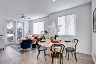 Martingale Apartments in Lacey, WA - Foto de edificio - Building Photo