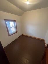 406 1/2 E 1st St in Newton, KS - Building Photo - Building Photo