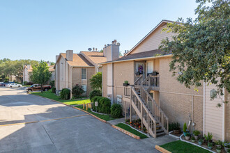 Walnut Ridge in Baytown, TX - Building Photo - Building Photo