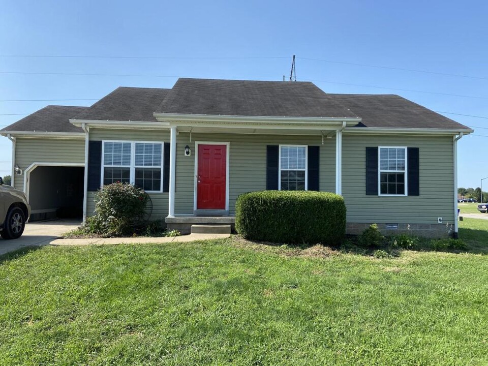 230 Kattawar Cir in Bowling Green, KY - Building Photo