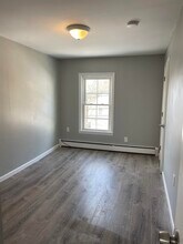 81 Pine St in Laconia, NH - Building Photo - Building Photo