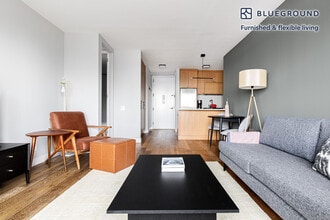 560 W 43rd St in New York, NY - Building Photo - Building Photo