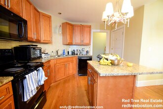 184 Saint Paul St, Unit 2 in Brookline, MA - Foto de edificio - Building Photo