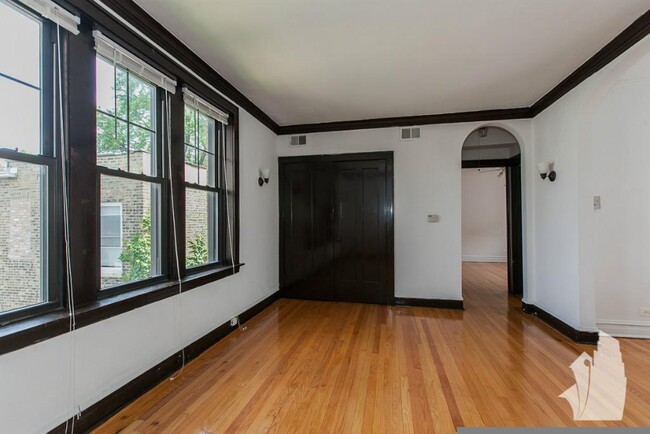 3620 N Marshfield Ave, Unit 3620-1B in Chicago, IL - Building Photo - Building Photo