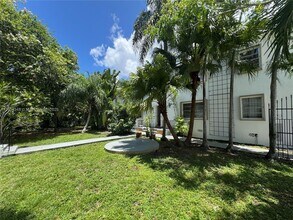 1421 SW 37th Ave in Miami, FL - Building Photo - Building Photo