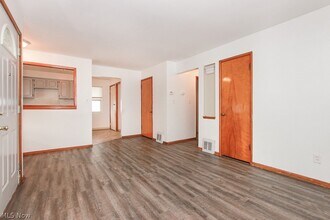 15305 Rockside Rd in Maple Heights, OH - Building Photo - Building Photo