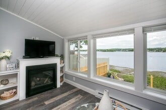 67 Cedar Ave in Portsmouth, RI - Building Photo - Building Photo