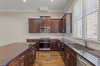 643 S Cesar Chavez Blvd in Dallas, TX - Building Photo - Building Photo