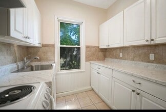 628 S Almond St in Fall River, MA - Building Photo - Building Photo