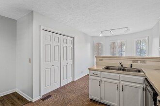 6015 Bradford Hills Dr in Nashville, TN - Building Photo - Building Photo